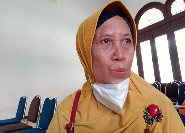 Endang Kustini (63), penyanyi keroncong asal Surabaya. Foto: Masruroh/Basra