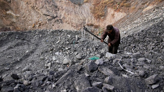 Geliat tambang batu bara tertua di China. Foto: REUTERS/Aly Song