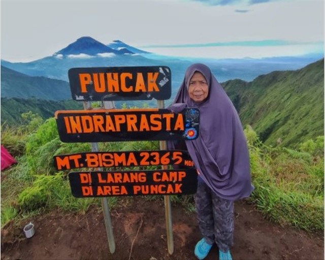 Indo Tuwo berhasil mendaki Gunung Bismo. Foto: Instagram @indotuwo421