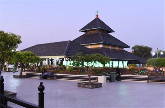 Ilustrasi Masjid Agung Demak sebagai salah satu peninggalan sejarah di Nusantara. Sumber: www.freepik.com