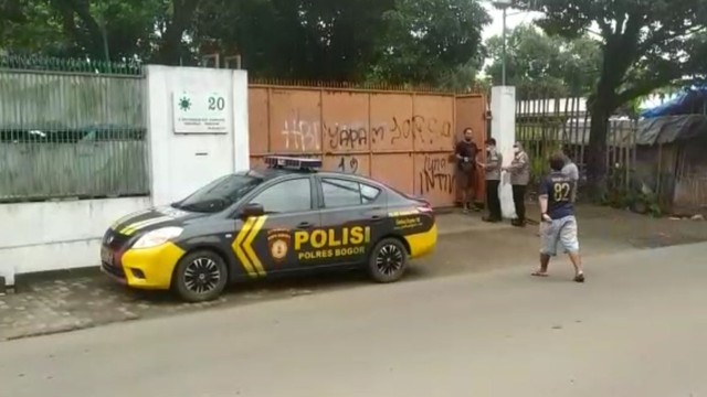 Polisi datangi kantor di Kabupaten Bogor, lokasi digondolnya sekarung paket kurir siCepat. Foto: Dok. Istimewa