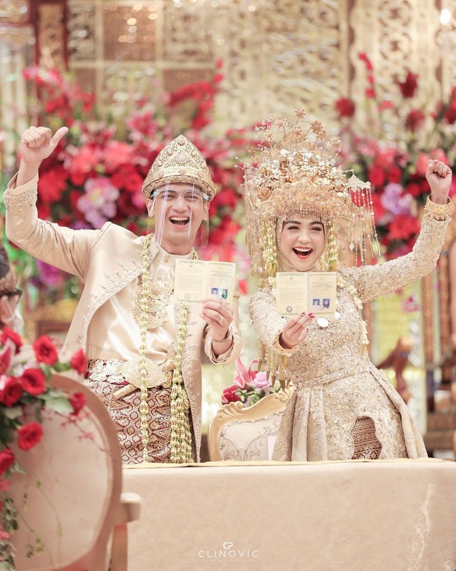 Suasana pernikahan Ria Ricis dan Teuku Rushariandi. Foto: Instagram/riaricis1795