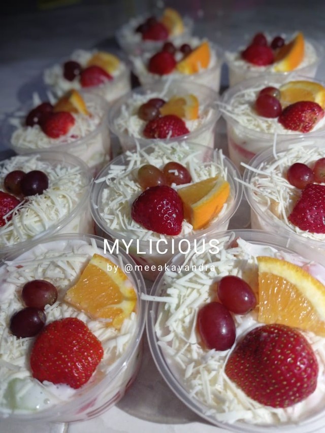 Salad buah keju (Sumber: IG @meeakayandra).