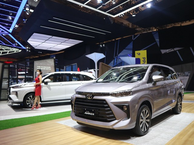 New Camry Jadi Mobil Hybrid Toyota yang Paling Laris di GIIAS 2021 (40254)
