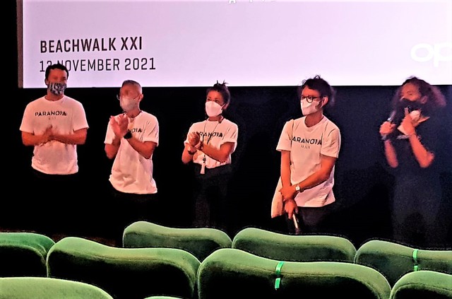 Nirina Zubir (tengah) bersama pemeran film Paranoia, sutradar Riri Riza dan Mira Lesmana saat pemutaran perdana di Bali - IST