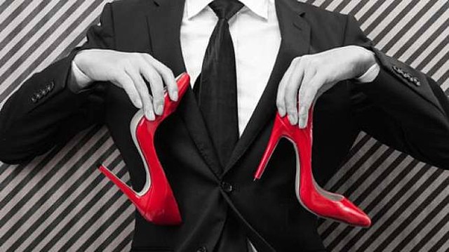 Ilustrasi sepatu high heels. Foto: Shutterstock.