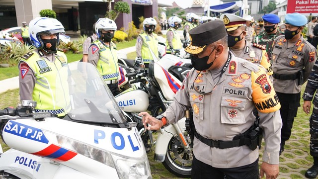 Wakapolda Jateng, Brigjen Pol Abioso Seno Aji menghadiri apel siaga operasi zebra candi di Mapolda Jateng, Senin (15/11).  Foto: Humas Polda Jateng