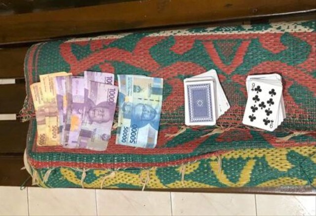 Main Judi Kartu Remi, 3 Pria Paruh Baya di Lampung Ditangkap Polisi (1)