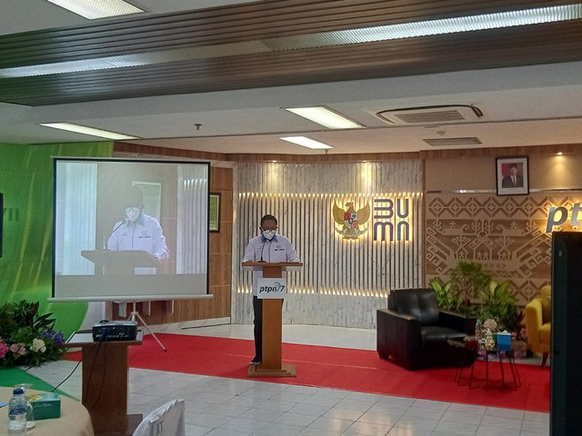 Dirut PTPN VII Ryanto Wishnuardy dalam acara webinar antikorupsi, Selasa (16/11) | Foto : Sidik Aryono/ Lampung Geh