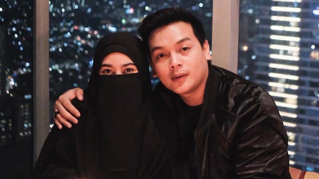 Natta Reza dan Istrinya, Wardah Maulina. Foto: Instagram/@natta_reza