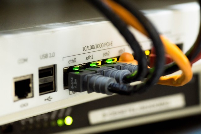 Ilustrasi traceroute pada jaringan router. Sumber: Pixabay