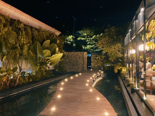 Hoffman Lane: Garden Cafe di Bandar Lampung Berkonsep Glass House Semi Eropa (2)