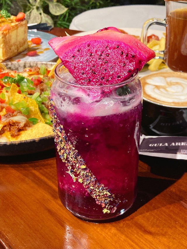 Hoffman Lane: Garden Cafe di Bandar Lampung Berkonsep Glass House Semi Eropa (7)