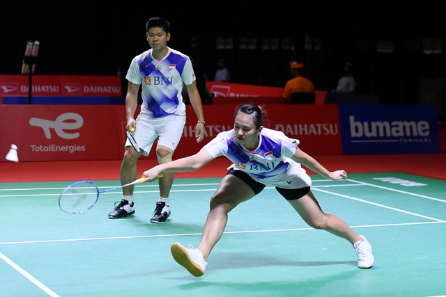 Ganda campuran Indonesia Praveen Jordan dan Melati Daeva pada Indonesia Masters 2021 di Bali International Convention Center, Bali. Foto: Humas PP PBSI