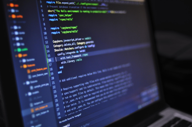 Setiap perangkat komputer yang terhubung dengan internet pasti memiliki alamat IP. Foto: Pexels.com