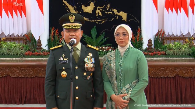 Keterangan pers KSAD Jenderal TNI Dudung Abdurachman di Istana Negara, Rabu (17/11).
 Foto: Youtube/Sekretariat Presiden