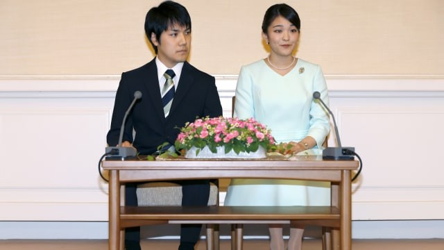 Putri Kerajaan Jepang, Mako dan pasangannya Kei Komuro. (Foto: AFP/Shizuo Kambayashi)