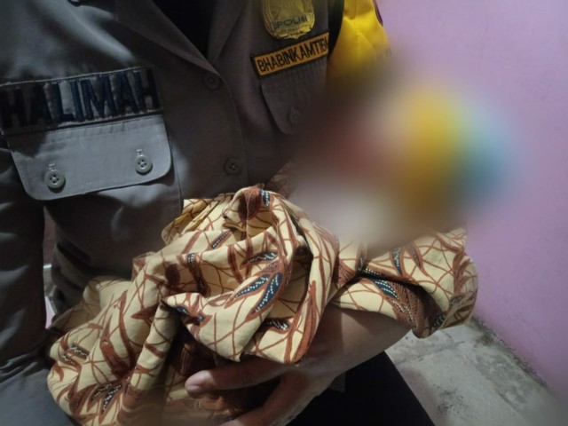 Bayi Perempuan Ditemukan di Masjid Nurul Iman Labuhan Ratu Raya Bandar Lampung (1)