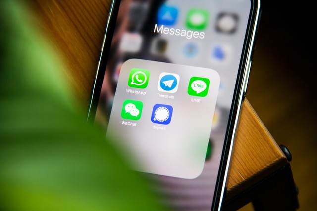 Ilustrasi menonaktifkan grup wa, sumber foto: https://unsplash.com/