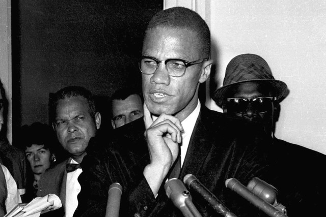 Malcolm X berbicara kepada wartawan di Washington, DC, 16 Mei 1963. Foto: AP Photo