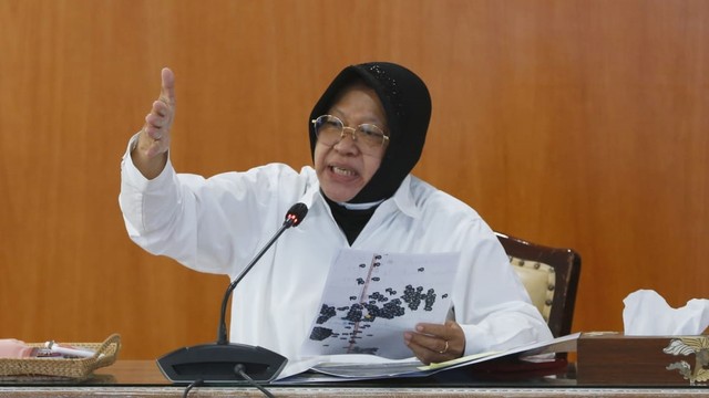 Mensos Tri Rismaharini saat konferensi pers pemutakhiran Data Terpadu Kesejahteraan Sosial (DTKS), Kamis (18/11). Foto: Kemensos RI