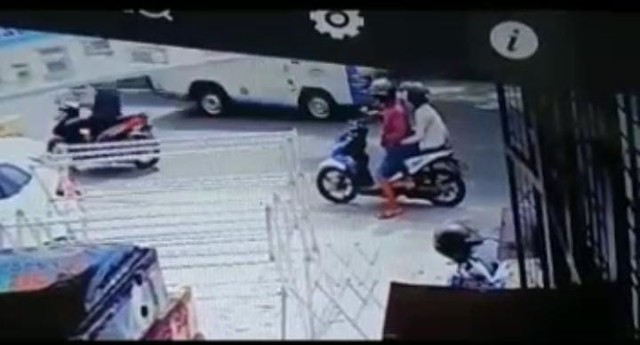 Dua Sejoli Terekam CCTV Curi Motor di Toko Furniture Bandar Lampung (1)