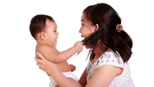 Kenapa Bayi Suka Menarik Rambut Ibu? (298757)