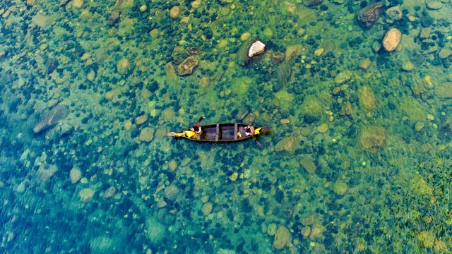 Unik! India Punya Sungai Terbersih di Dunia, Bikin Perahu Seolah Tampak Melayang (1)
