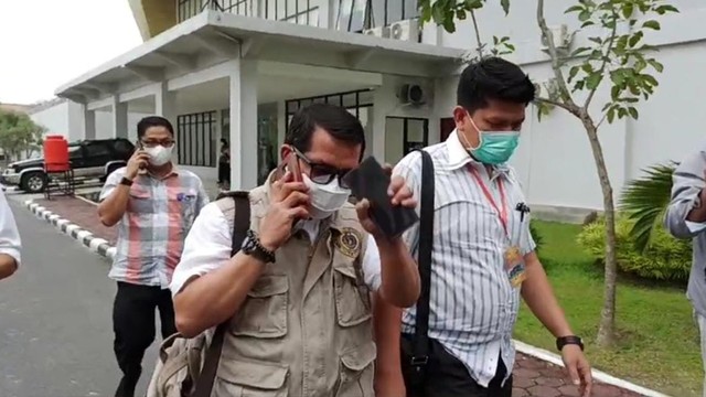 Penyidik Polda Riau Jerat Dekan Syafri Harto 2 Pasal KUHP (10297)
