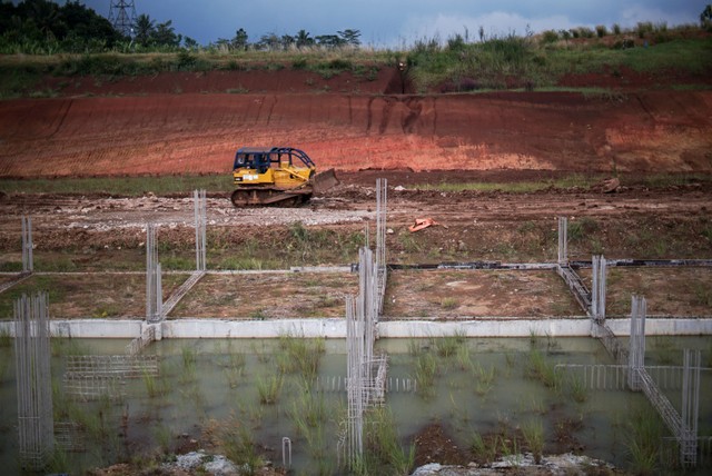 Proyek pembangunan stasiun di kawasan PTPN VIII Walini yang pembangunannya ditunda, di Cikalong Wetan, Kabupaten Bandung Barat, Jawa Barat, Rabu (17/11). Foto: Jamal Ramadhan/kumparan