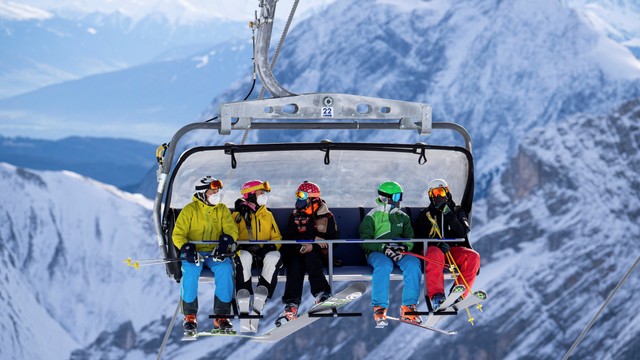 Foto: Resor Ski Jerman Dibuka Kembali di Tengah Pembatasan Virus Corona (132201)