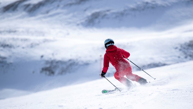 Ilustrasi bermain ski Foto: Lukas Barth/REUTERS