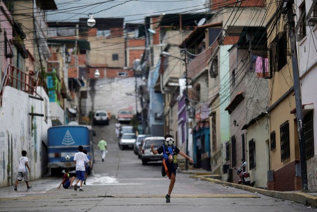  Kehidupan di Kota Caracas, Venezuela Foto:  Reuters/Ueslei Marcelino