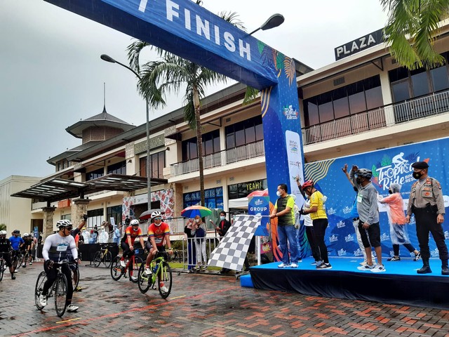 Kadis Pariwisata Kepri Lepas Ratusan Peserta Tropical Ride Bintan Resort (1)