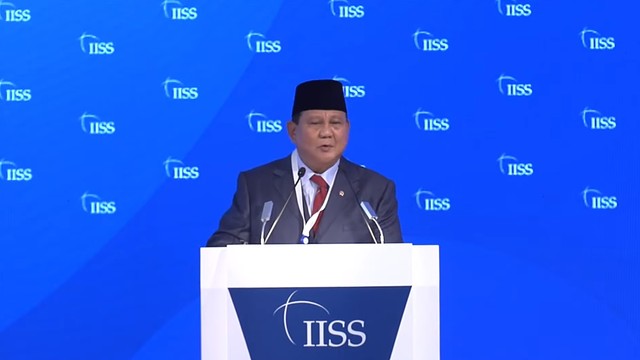 Menteri Pertahanan Prabowo Subianto menyampaikan pidato dalam Forum Dialog The 17th International Institute for Strategic Studies (IISS) Manama Dialogue 2021, Sabtu (20/11).
 Foto: Youtube/The International Institute for Strategic Studies