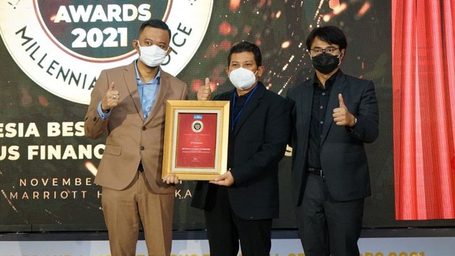 BPJS Kesehatan meraih Penghargaan 3rd Indonesia Best Financial Brands Award 2021 sebagai Best Social Economy Contribution kategori Asuransi Sosial. Foto: BPJS Kesehatan