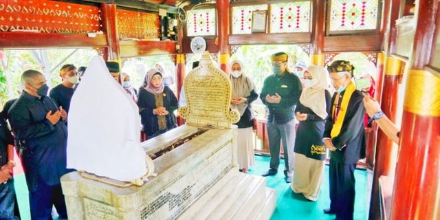 Ziarah dan Doa di makam Cut Nyak Dhien, Sumedang, Jawa Barat. Dok. BPPA  