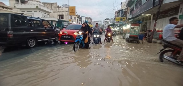 Kondisi banjir di Kota Tebing Tinggi, Sumatera Utara. Foto: Dok. Istimewa