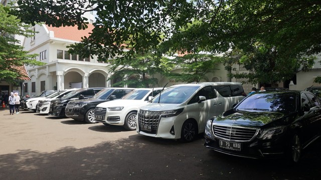Mobil terkait kasus korupsi Jiwasraya yang akan dilelang Kejaksaan Agung. Foto: Kejaksaan Agung