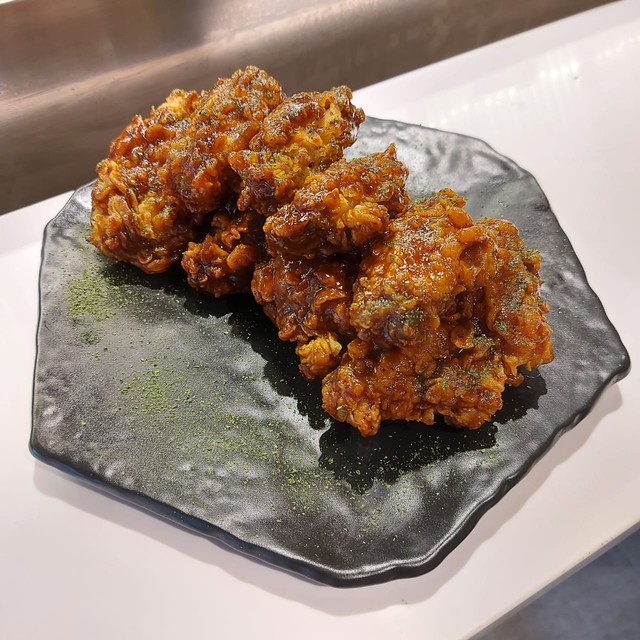 Glazed chicken wings, menu baru KFC Naughty by Nature
Foto: Azalia Amadea/Kumparan