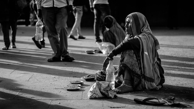 https://pixabay.com/photos/street-beggar-woman-homeless-2248101/