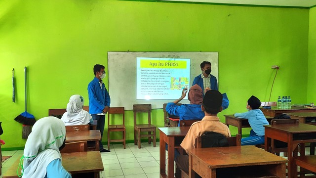 Sosialisasi Penerapan PHBS Dan Kreativitas Siswa/i SD Melalui Kegiatan ...