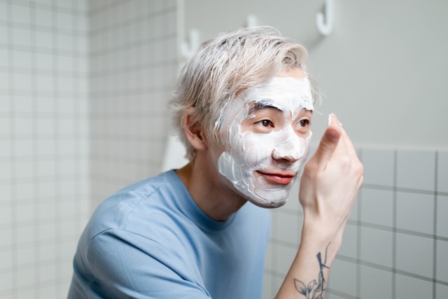 Ilustrasi Basic Skincare Untuk Pemula Pria. Foto: Pexels