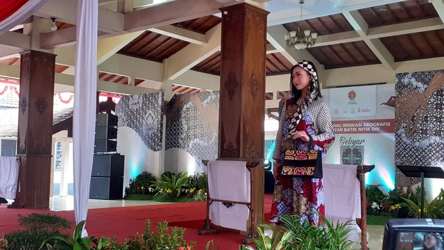 Batik Nitik khas Yogyakarta yang digunakan 