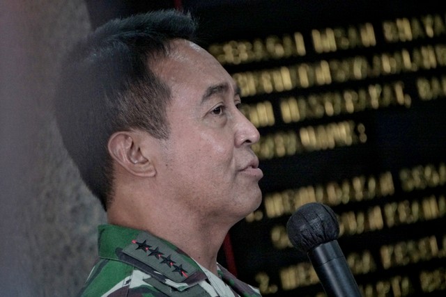 Panglima TNI Jenderal Andika Perkasa memberikan keterangan kepada pers usai kunjungan ke Mabes Polri, Selasa (23/11/2021). Foto: Jamal Ramadhan/kumparan