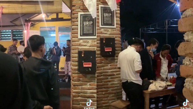 Viral Kafe Ini Ajak Pengunjung Ramai-ramai Sholawatan dok TikTok