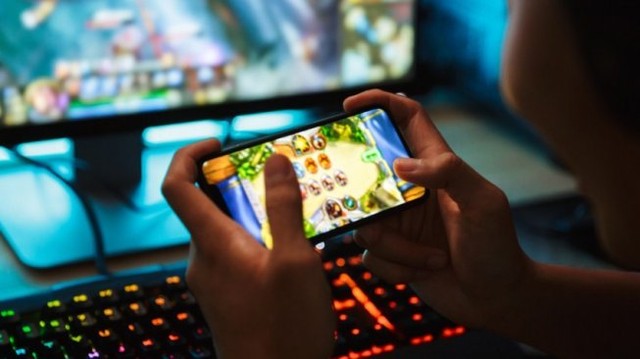 Ilustrasi Bermain Game (Sumber: Shutterstock)