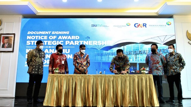 PT Angkasa Pura II (Persero) menetapkan GME Airports Consortium sebagai pemenang tender pengelolaan Bandara Internasional Kualanamu melalui kemitraan stretagis, Selasa (23/11). Foto: Angkasa Pura II