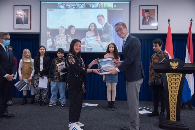 Pelajar Indonesia dan Belanda di Den Haag Usulkan Proyek Kampung Iklim Malino