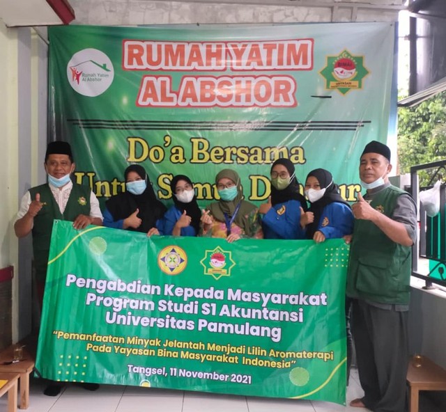 Lilin Aromaterapi Dari Minyak Jelantah Dalam Kegiatan PKM 